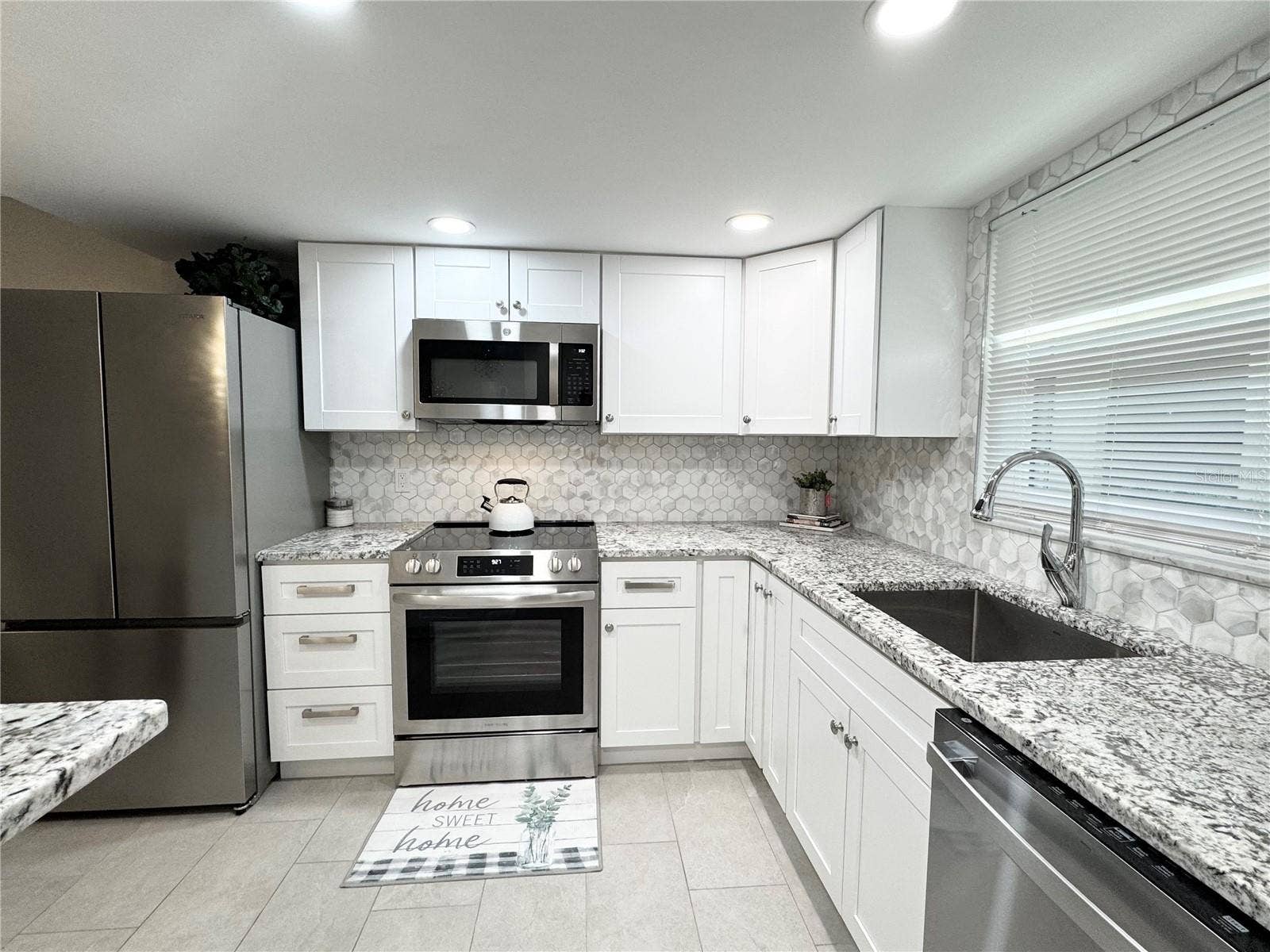 1100 E BAY DRIVE, #3, Largo, FL 33770 1100 E BAY DRIVE, #3, Largo, FL 33770
