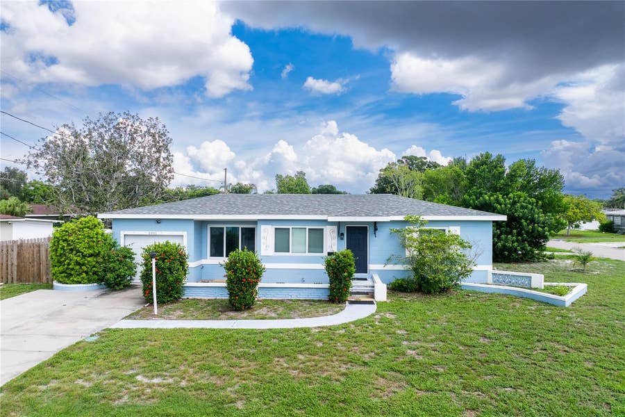 Property photo for 2501 LESLEE LAKE DRIVE N, St Petersburg, FL