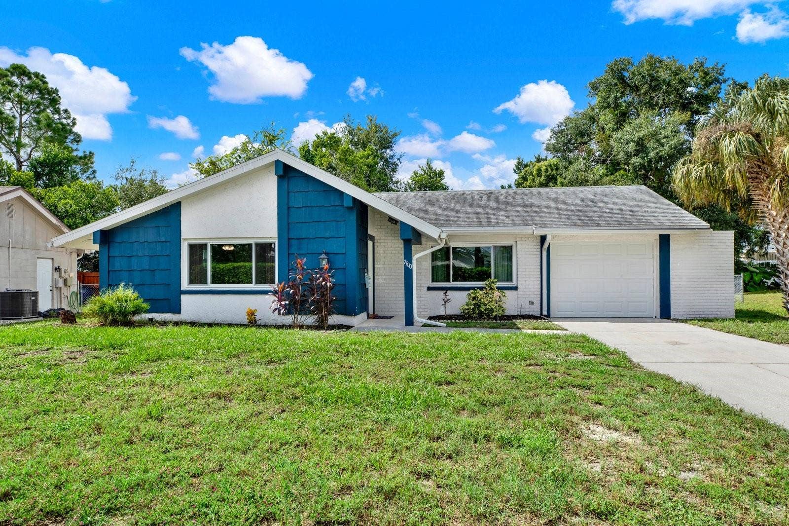 7700 BAYLEAF DRIVE, Hudson, FL 34667 Front of home