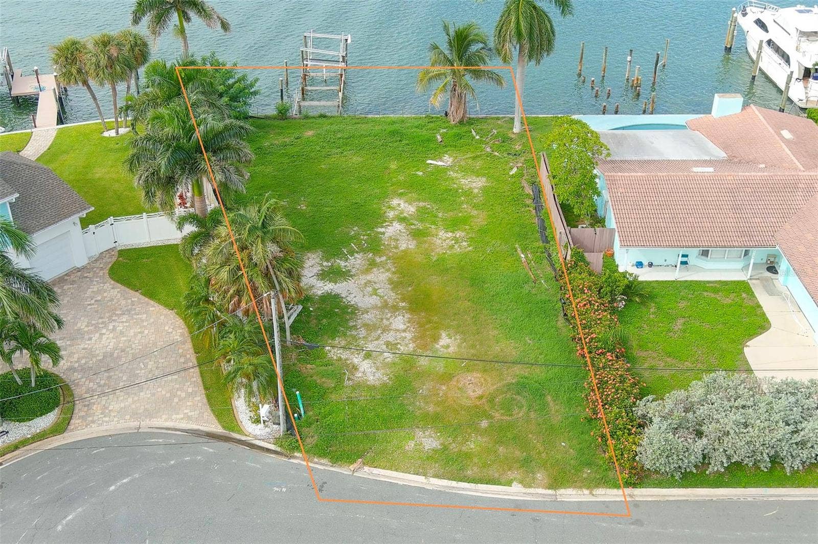 11080 8TH STREET E, Treasure Island, FL 33706 11080 8TH STREET E, Treasure Island, FL 33706