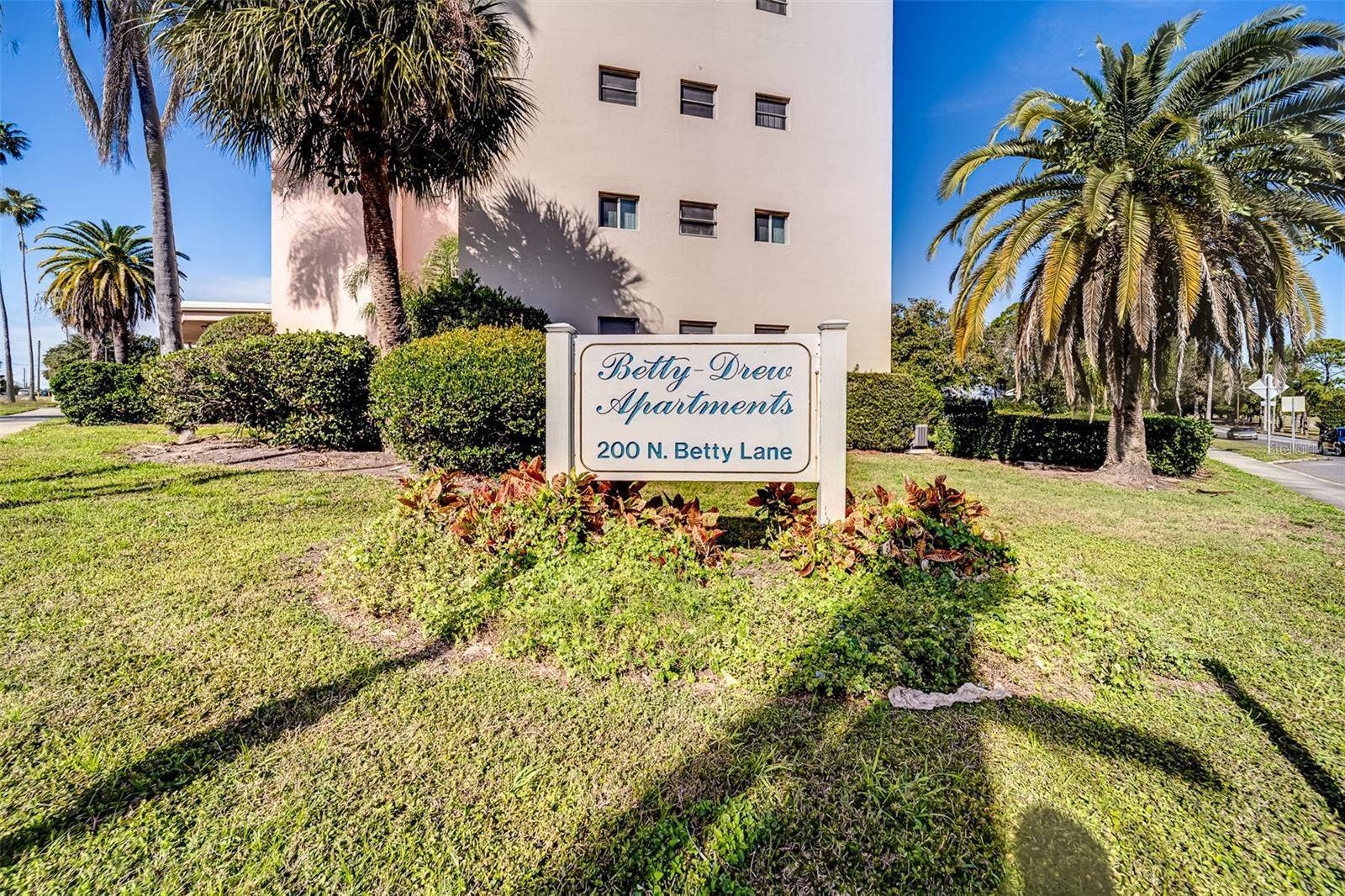 200 N BETTY LANE, #1B, Clearwater, FL 33755