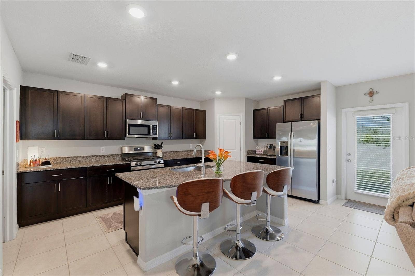 Kitchen with large island