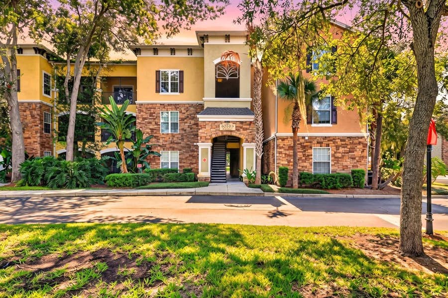 Property photo for 10103 COURTNEY OAKS CIRCLE, #302, Tampa, FL