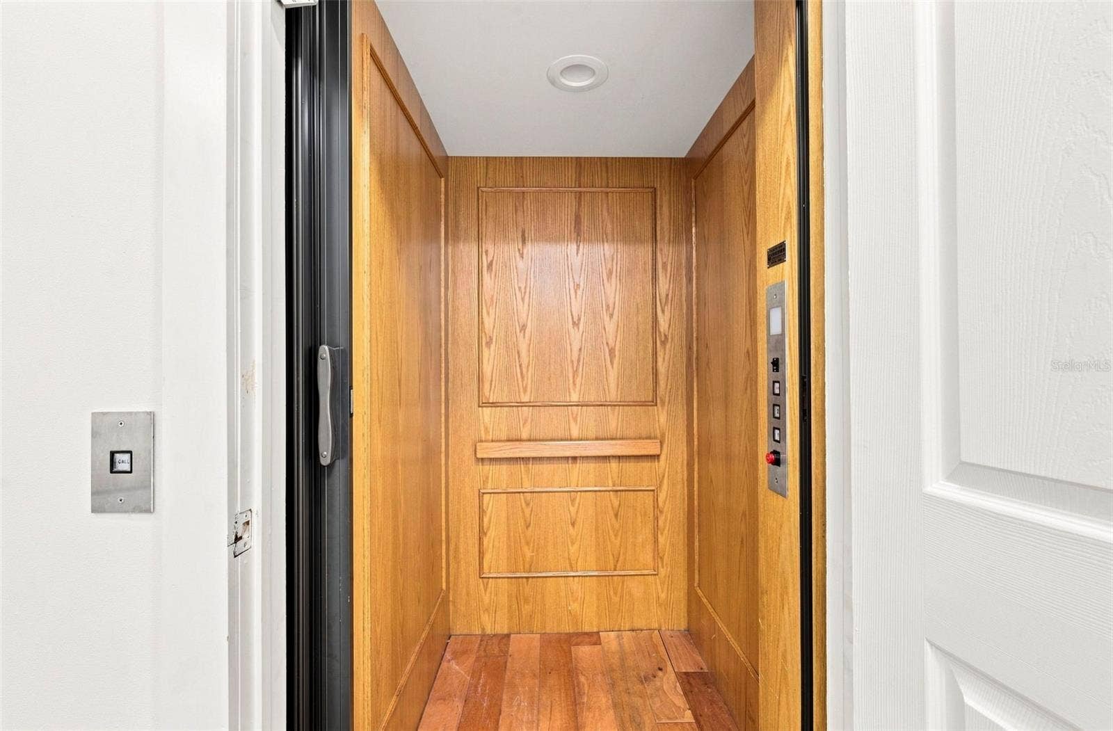 113 4TH AVENUE, St Pete Beach, FL 33706 ELEVATOR !