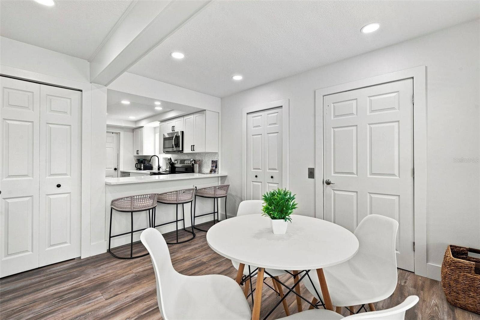 113 4TH AVENUE, St Pete Beach, FL 33706 Breakfast Nook