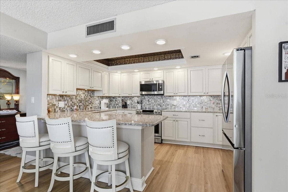 BEAUTIFULLY REMODELED KITCHEN!