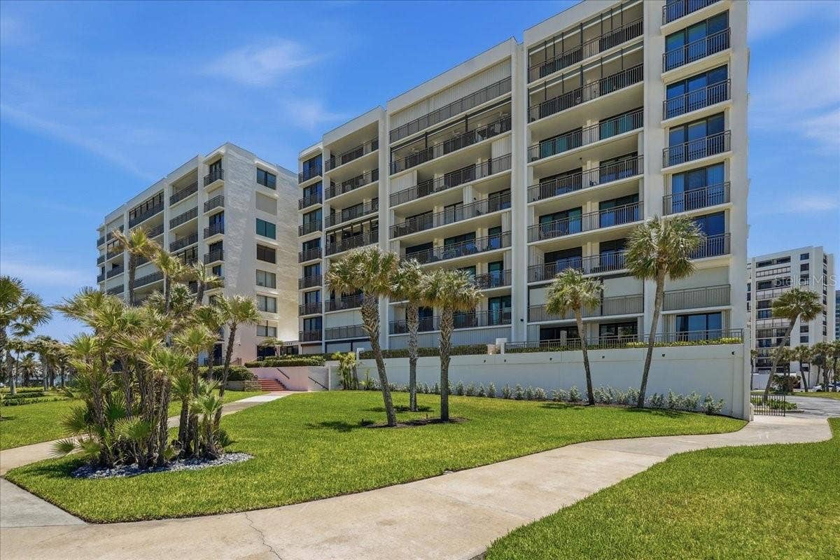 WELL MANICURED AND TROPICAL LANDSCAPING SURROUNDS YOU!