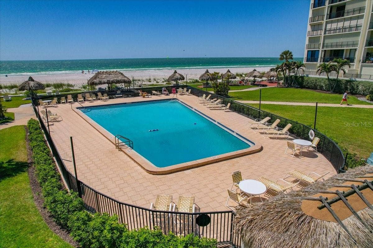 OVERSIZED BEAUTIFUL WATERFRONT POOL!