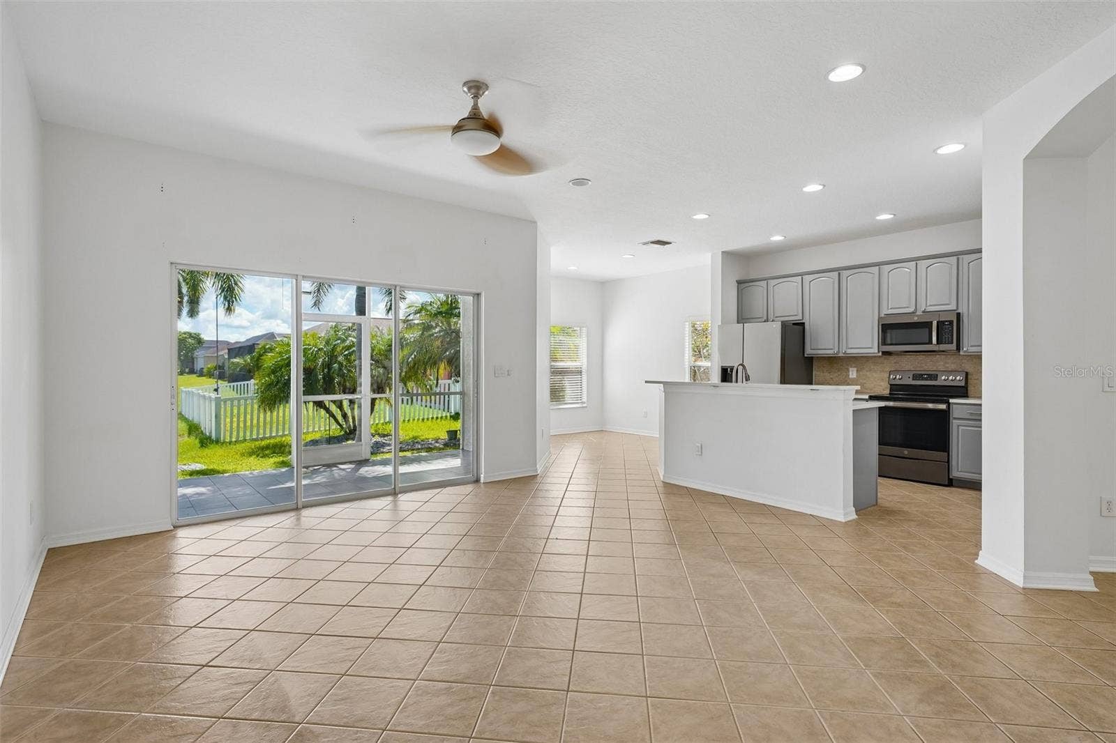 1810 MIRA LAGO CIRCLE, Ruskin, FL 33570 1810 MIRA LAGO CIRCLE, Ruskin, FL 33570
