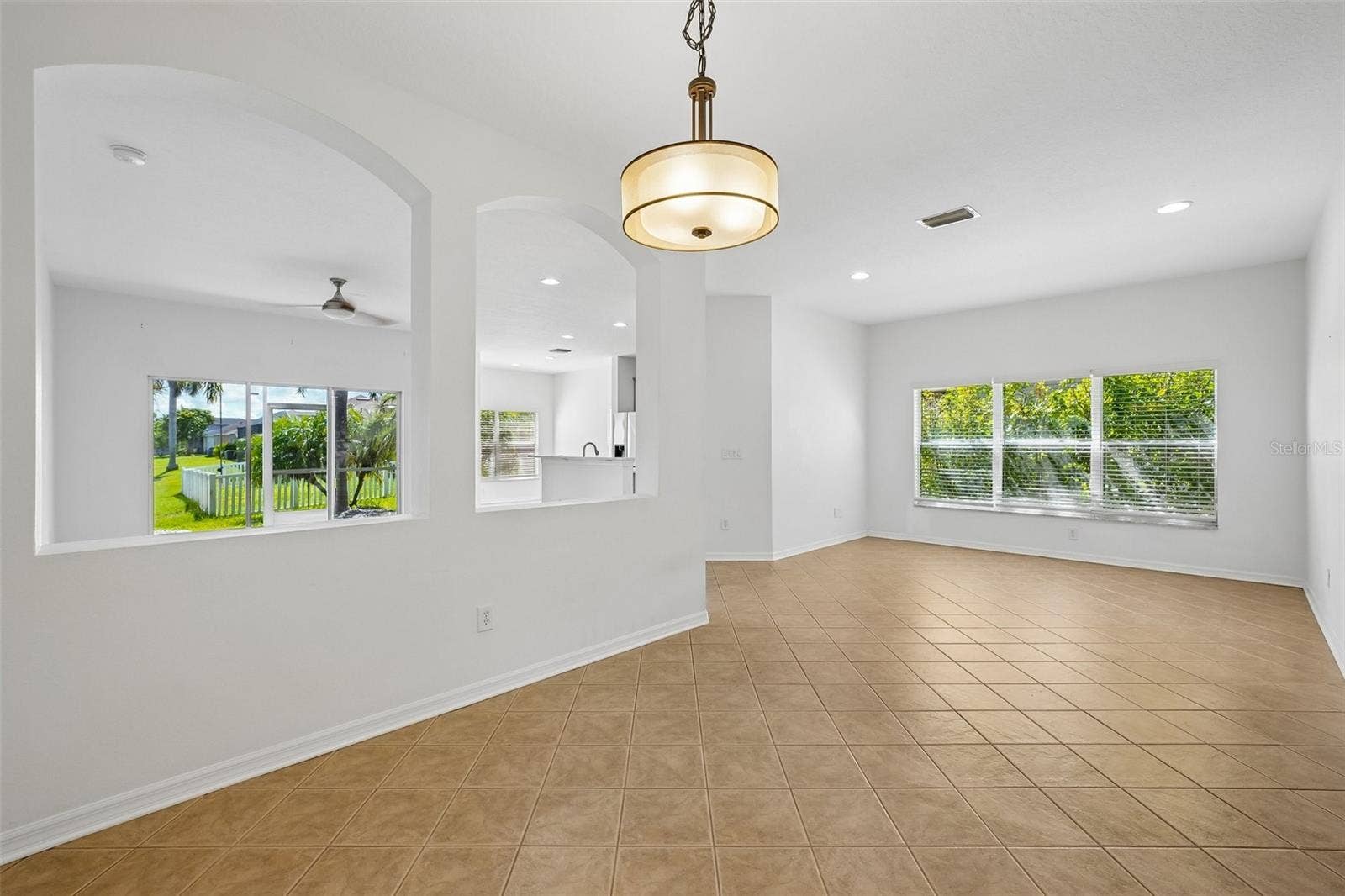 1810 MIRA LAGO CIRCLE, Ruskin, FL 33570 1810 MIRA LAGO CIRCLE, Ruskin, FL 33570