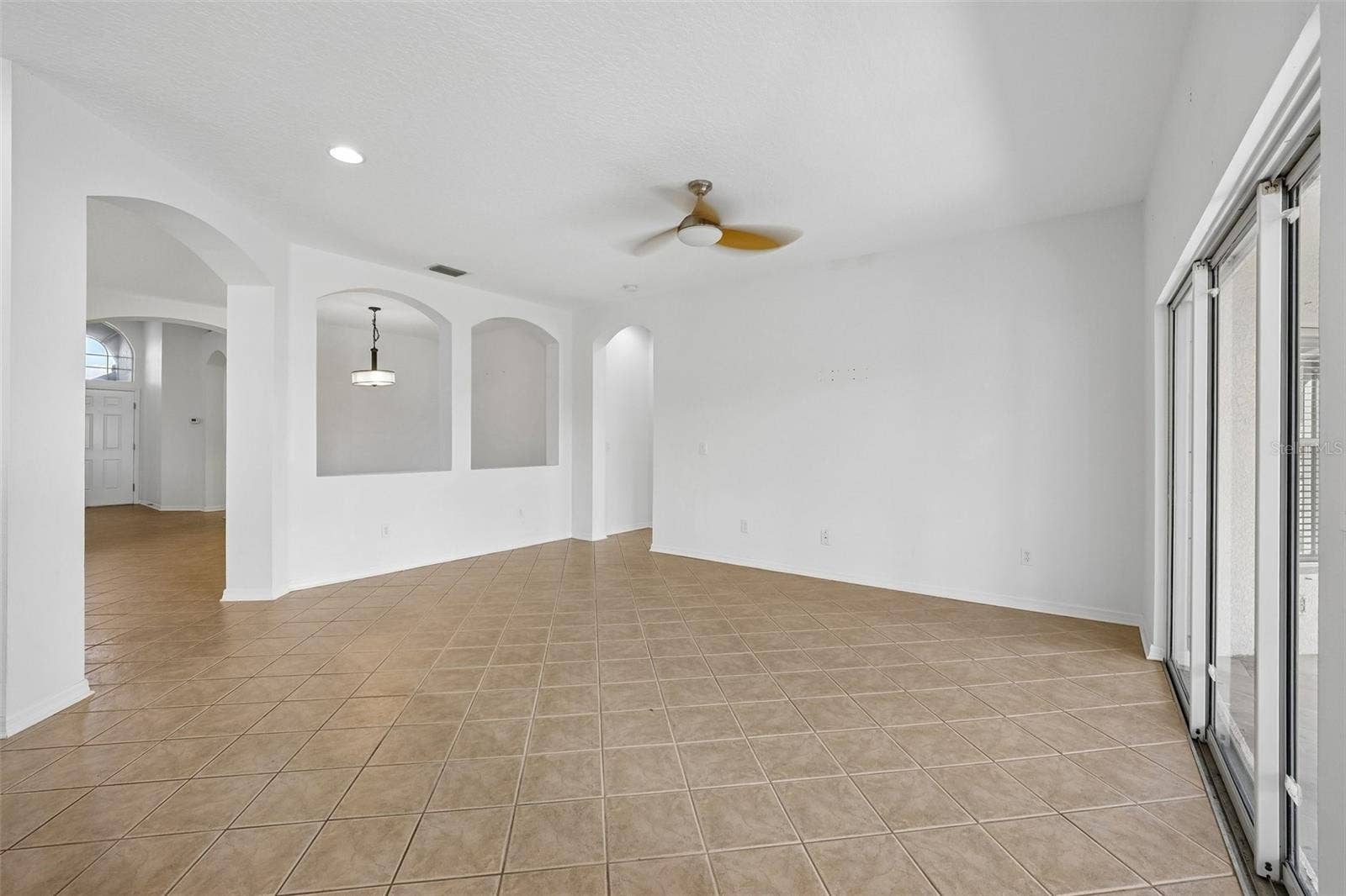 1810 MIRA LAGO CIRCLE, Ruskin, FL 33570 1810 MIRA LAGO CIRCLE, Ruskin, FL 33570