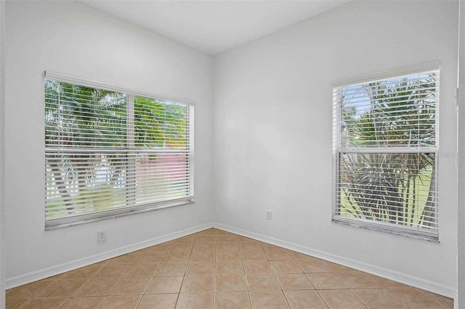 1810 MIRA LAGO CIRCLE, Ruskin, FL 33570 1810 MIRA LAGO CIRCLE, Ruskin, FL 33570