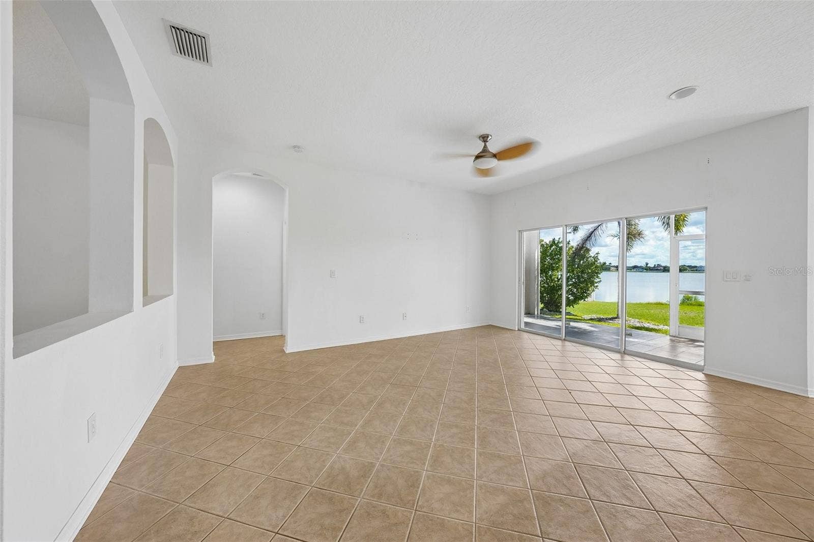 1810 MIRA LAGO CIRCLE, Ruskin, FL 33570 1810 MIRA LAGO CIRCLE, Ruskin, FL 33570