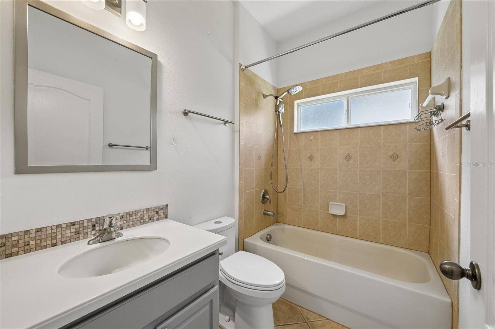 1810 MIRA LAGO CIRCLE, Ruskin, FL 33570 1810 MIRA LAGO CIRCLE, Ruskin, FL 33570