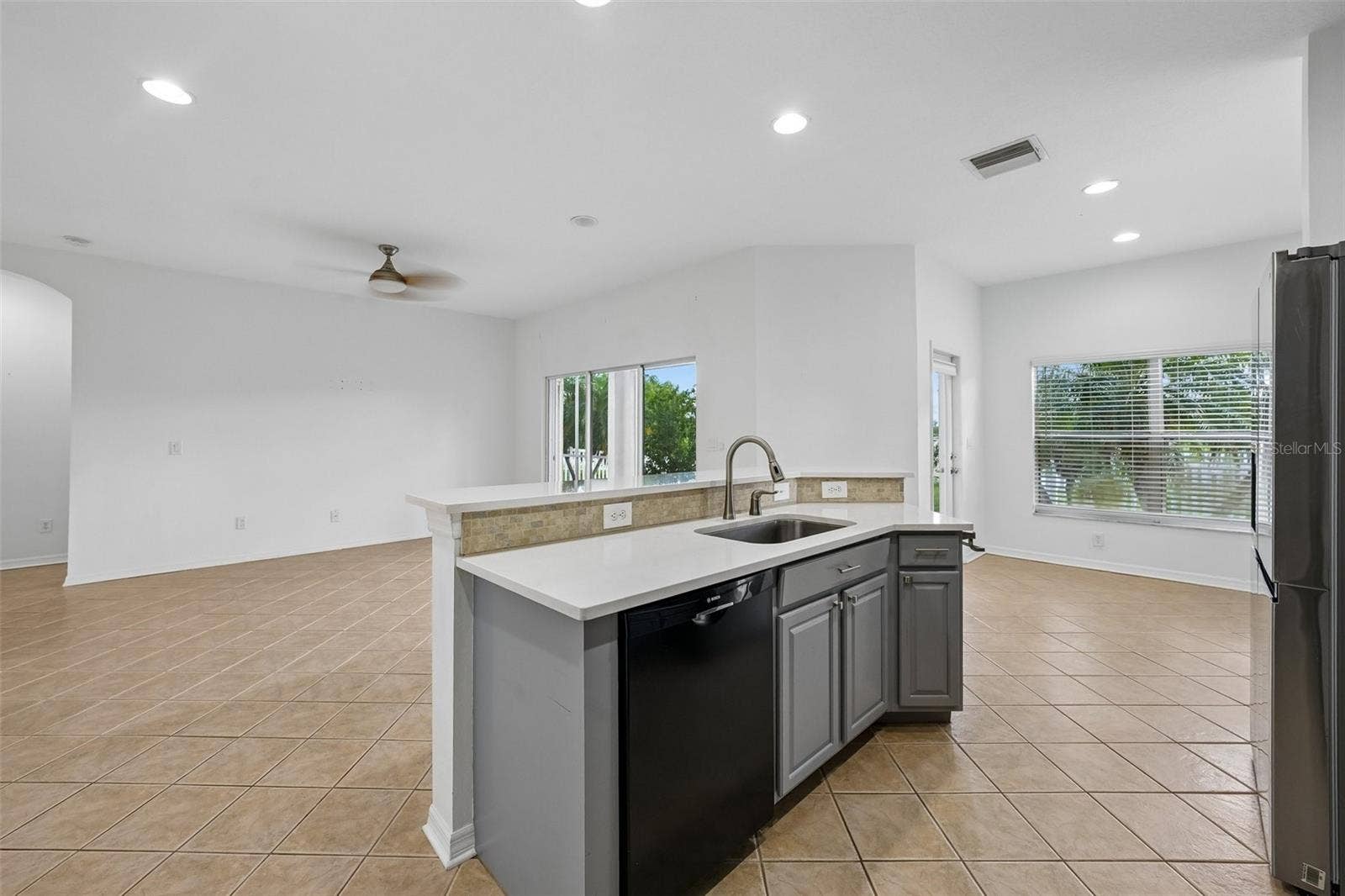 1810 MIRA LAGO CIRCLE, Ruskin, FL 33570 1810 MIRA LAGO CIRCLE, Ruskin, FL 33570