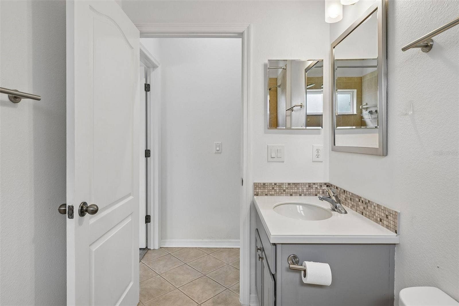 1810 MIRA LAGO CIRCLE, Ruskin, FL 33570 1810 MIRA LAGO CIRCLE, Ruskin, FL 33570
