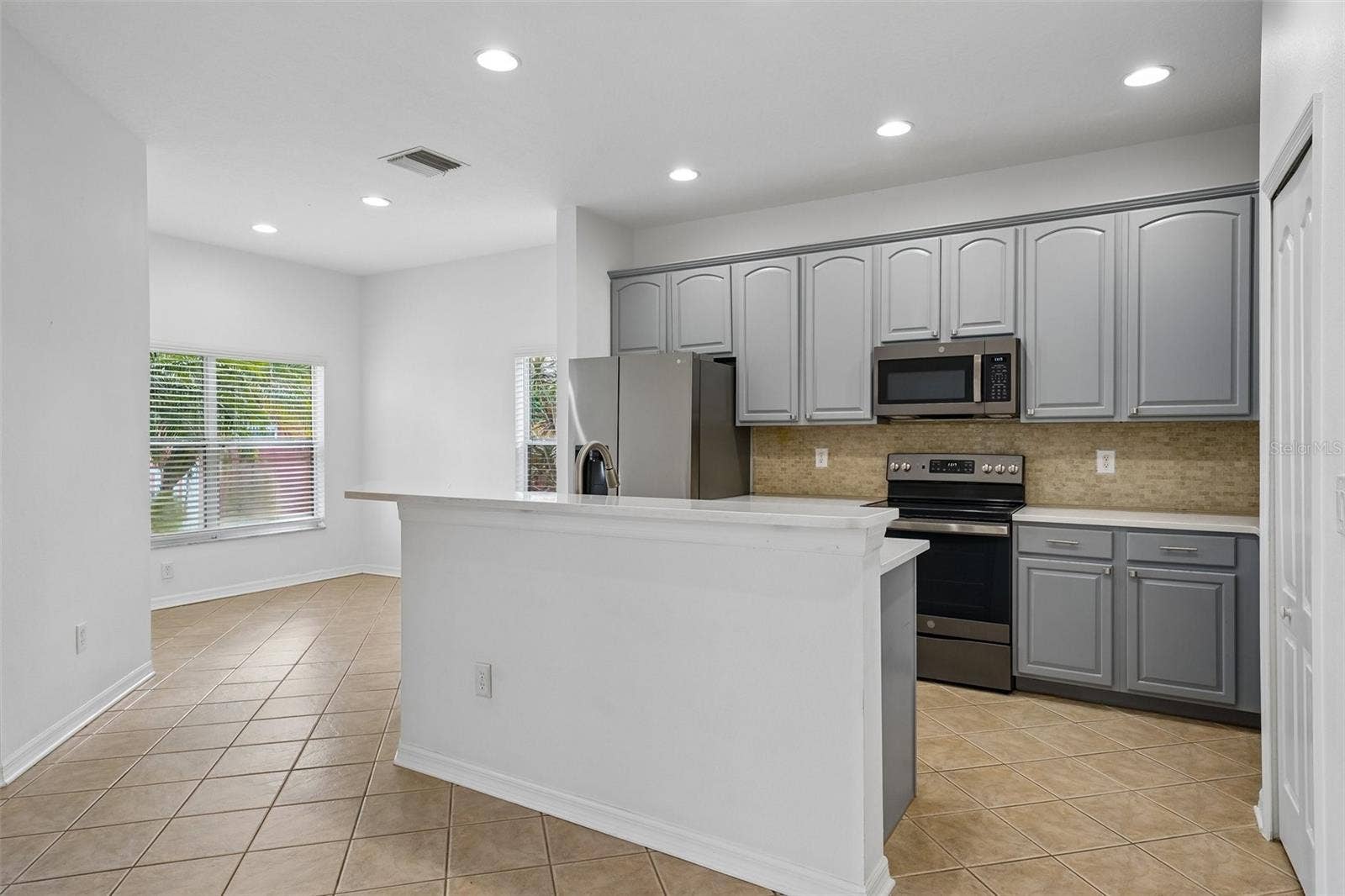 1810 MIRA LAGO CIRCLE, Ruskin, FL 33570 1810 MIRA LAGO CIRCLE, Ruskin, FL 33570