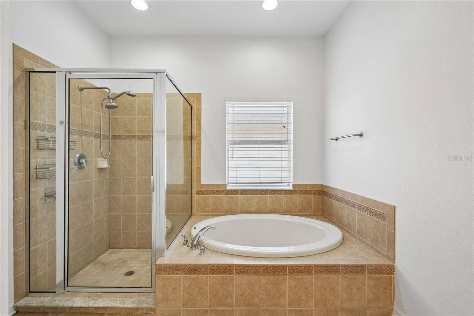 1810 MIRA LAGO CIRCLE, Ruskin, FL 33570 1810 MIRA LAGO CIRCLE, Ruskin, FL 33570