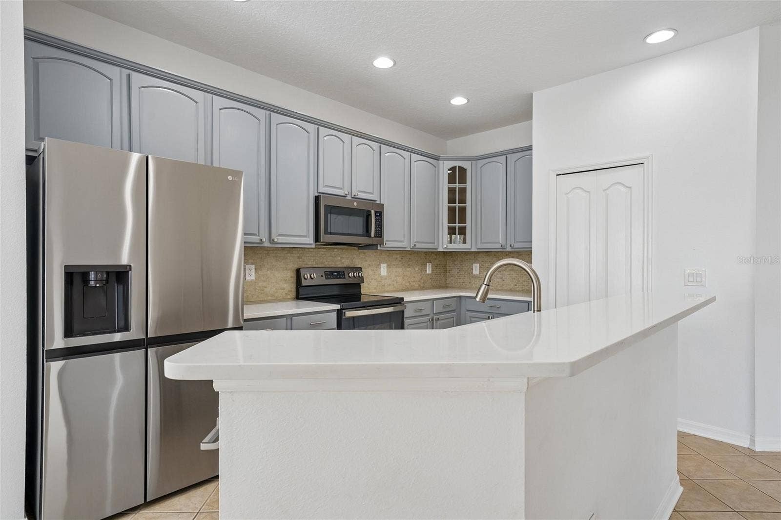 1810 MIRA LAGO CIRCLE, Ruskin, FL 33570 1810 MIRA LAGO CIRCLE, Ruskin, FL 33570