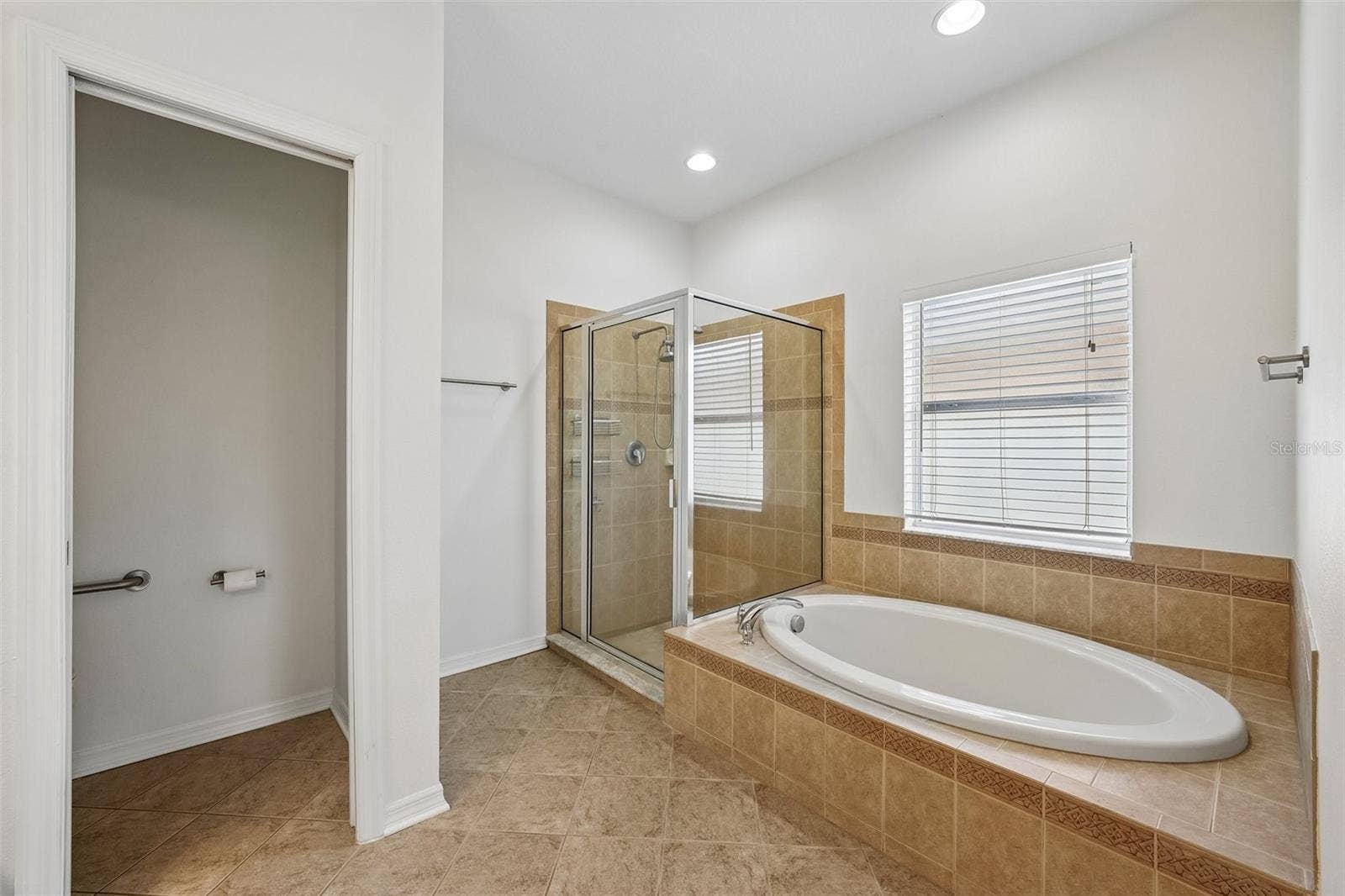 1810 MIRA LAGO CIRCLE, Ruskin, FL 33570 1810 MIRA LAGO CIRCLE, Ruskin, FL 33570