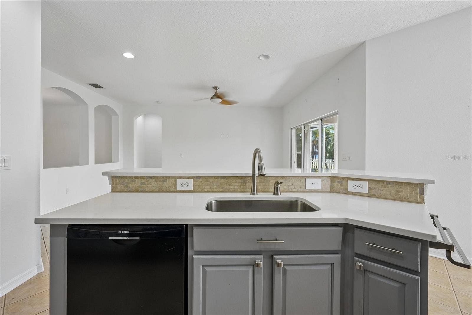 1810 MIRA LAGO CIRCLE, Ruskin, FL 33570 1810 MIRA LAGO CIRCLE, Ruskin, FL 33570
