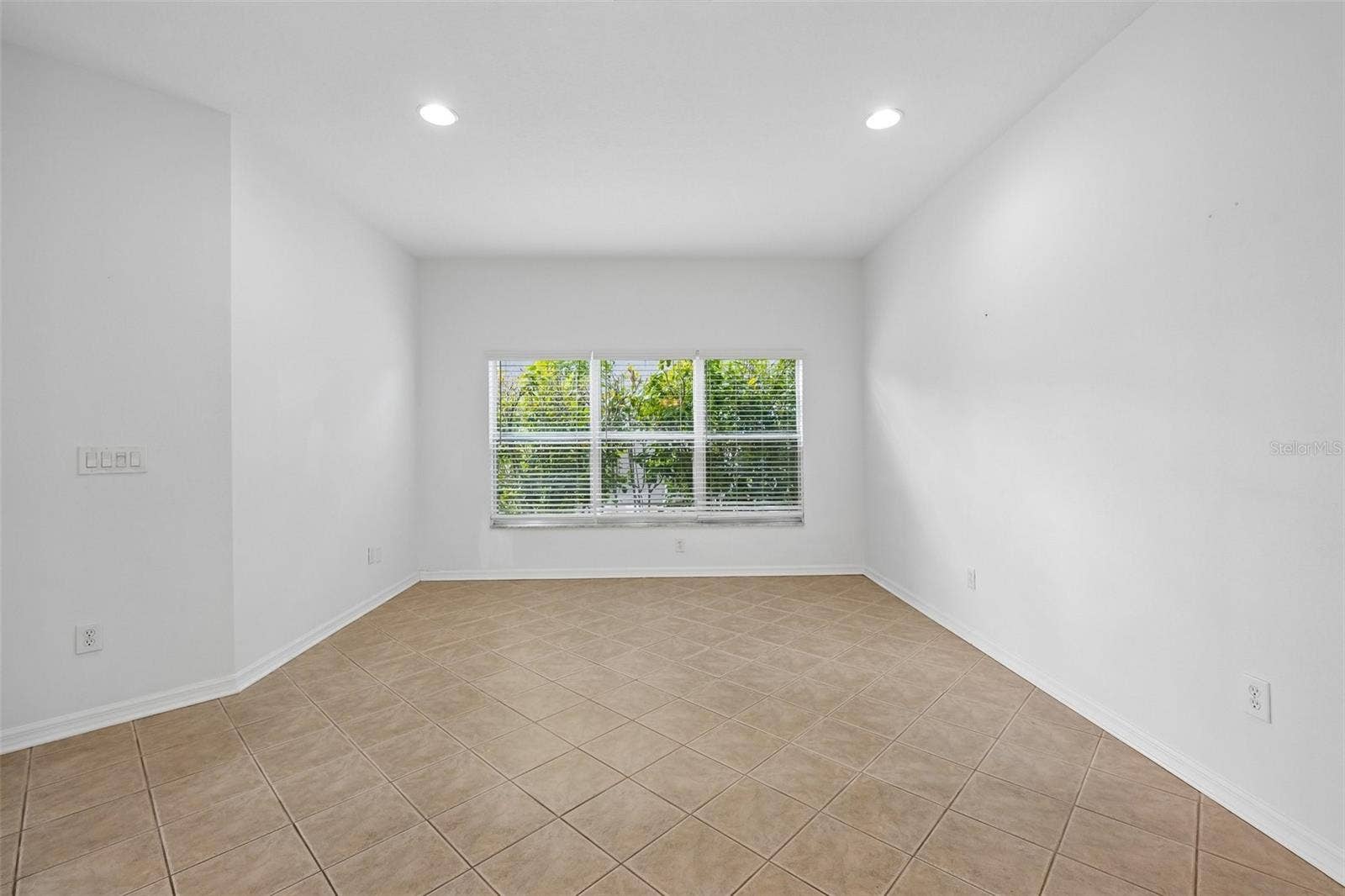 1810 MIRA LAGO CIRCLE, Ruskin, FL 33570 1810 MIRA LAGO CIRCLE, Ruskin, FL 33570