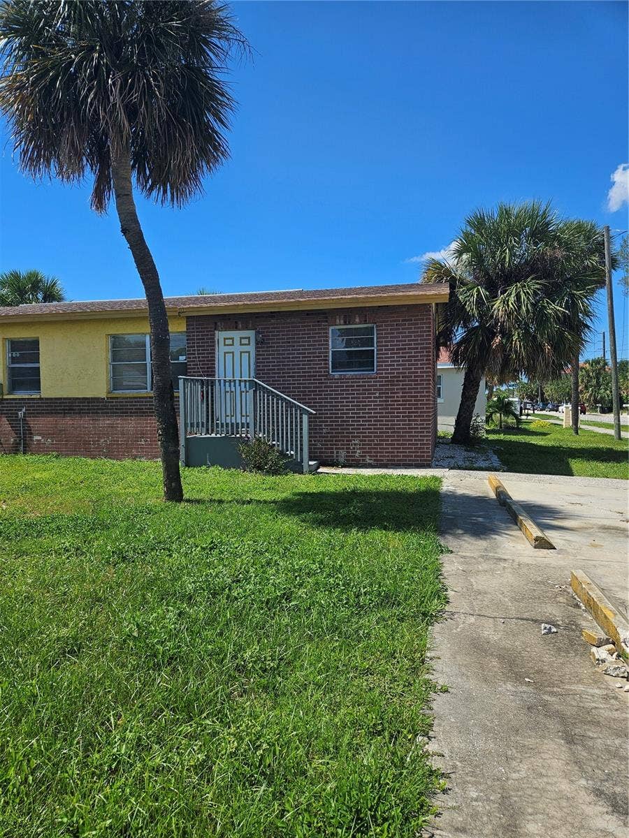 7840 BOCA CIEGA DRIVE, St Pete Beach, FL 33706 Entrance on the side