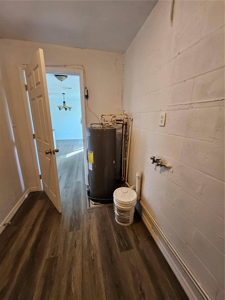 7840 BOCA CIEGA DRIVE, St Pete Beach, FL 33706 laundry room off of kitchen
