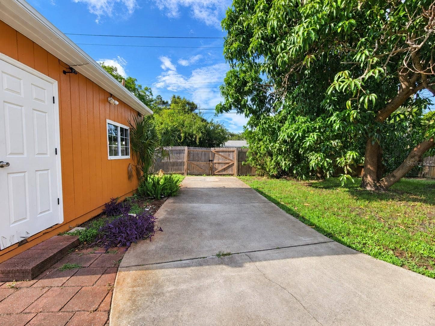 6711 DARTMOUTH AVENUE N, St Petersburg, FL 33710 Backyard driveway to dbl gate w/alley access