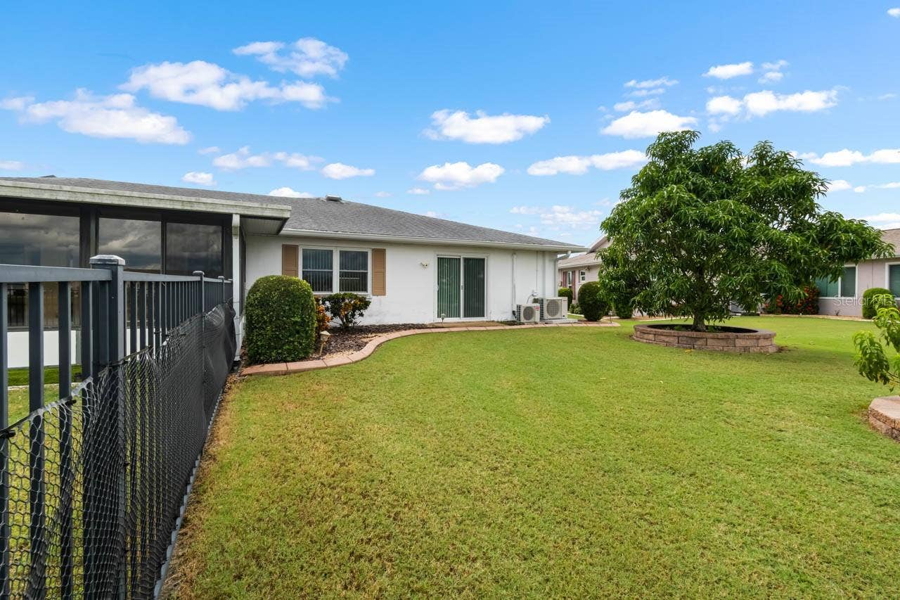 1519 FORT DUQUESNA DRIVE, Sun City Center, FL 33573 Beautiful curbing surrounds the home