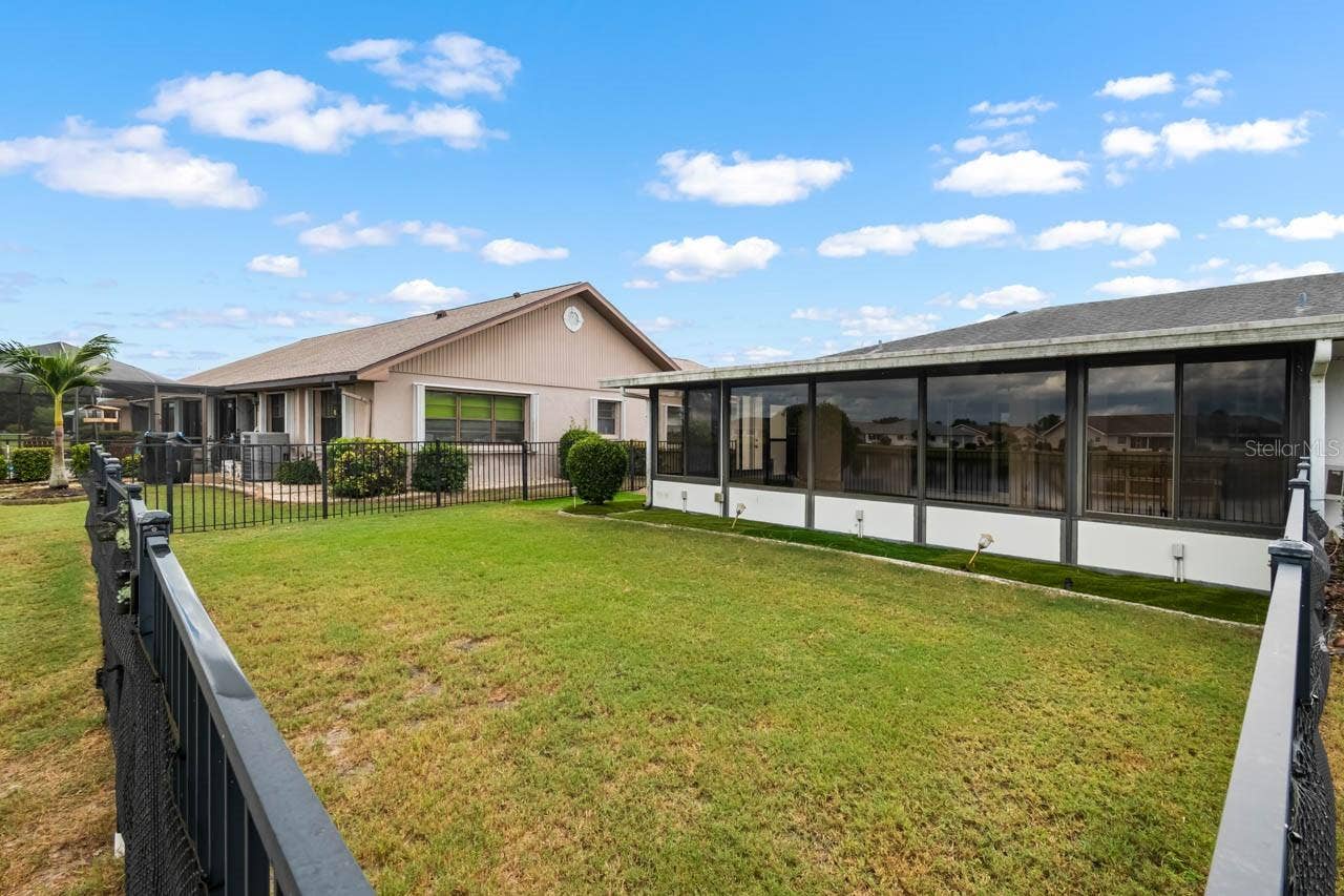 1519 FORT DUQUESNA DRIVE, Sun City Center, FL 33573 Your pooch will love their new yard