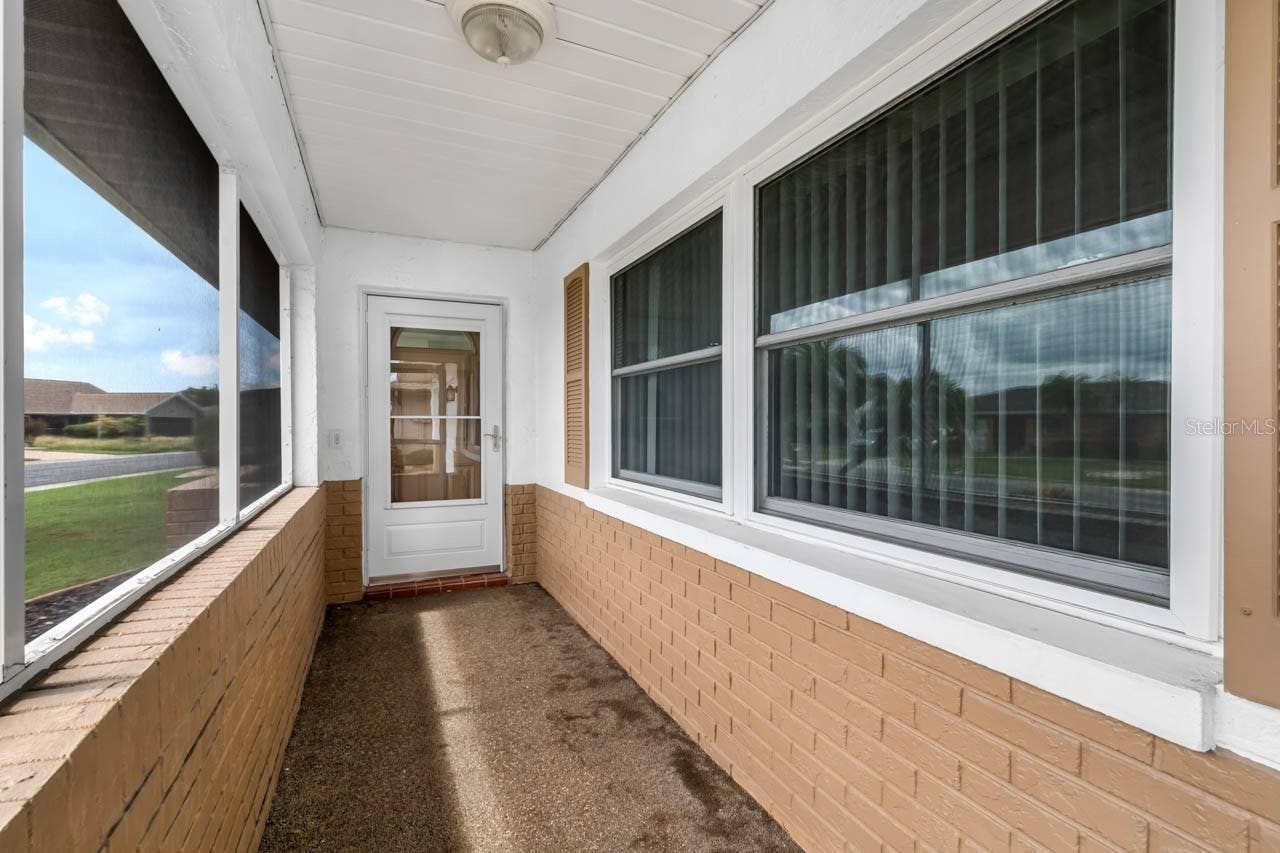 1519 FORT DUQUESNA DRIVE, Sun City Center, FL 33573 Screened entryway