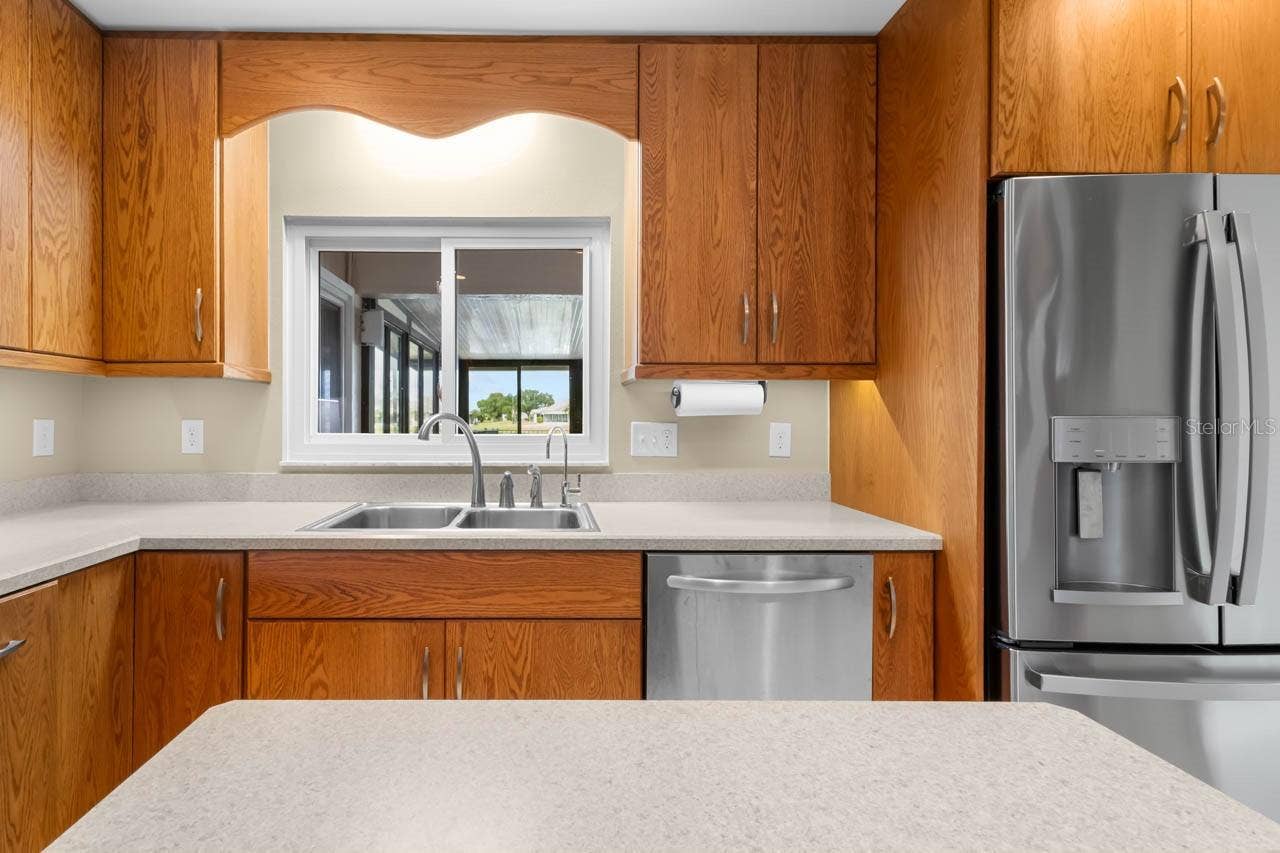 1519 FORT DUQUESNA DRIVE, Sun City Center, FL 33573 Lake view from sink