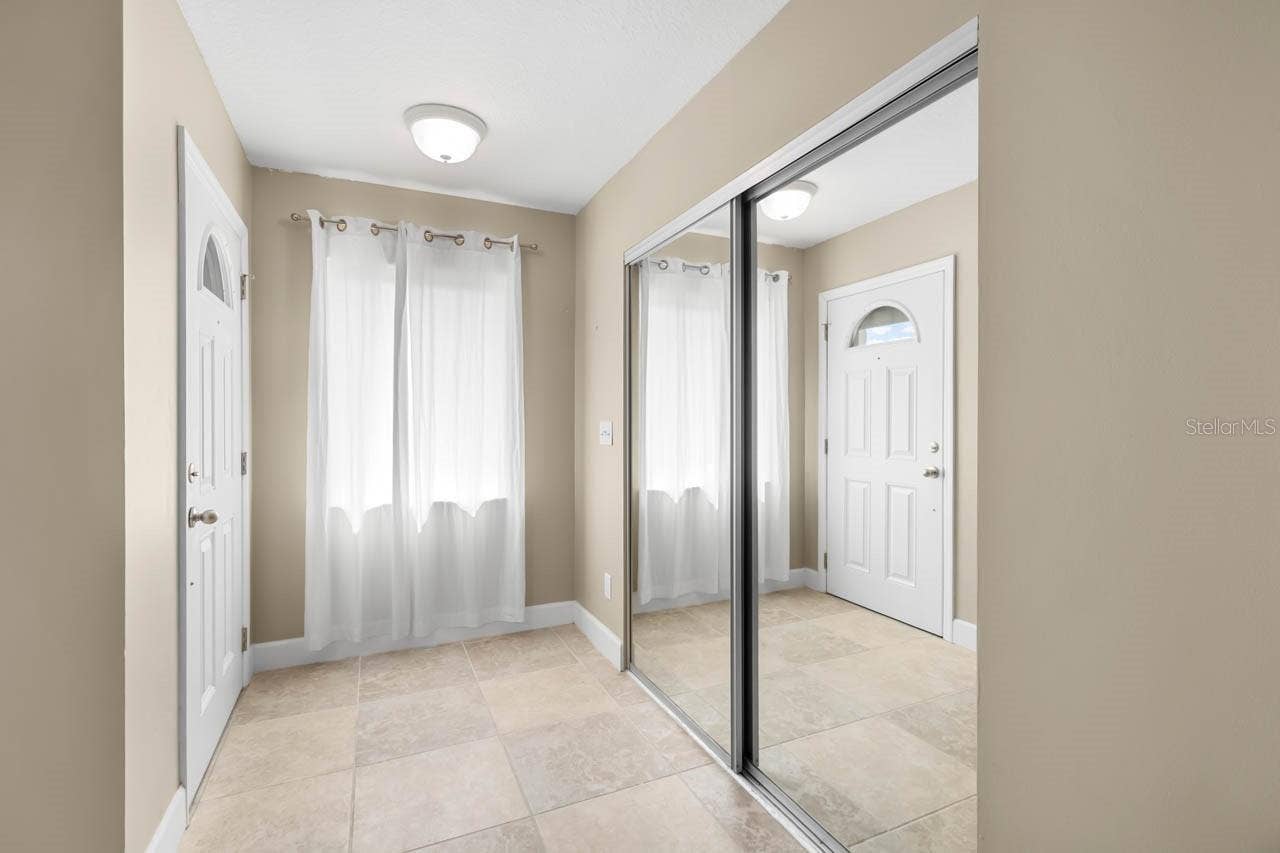 1519 FORT DUQUESNA DRIVE, Sun City Center, FL 33573 Foyer