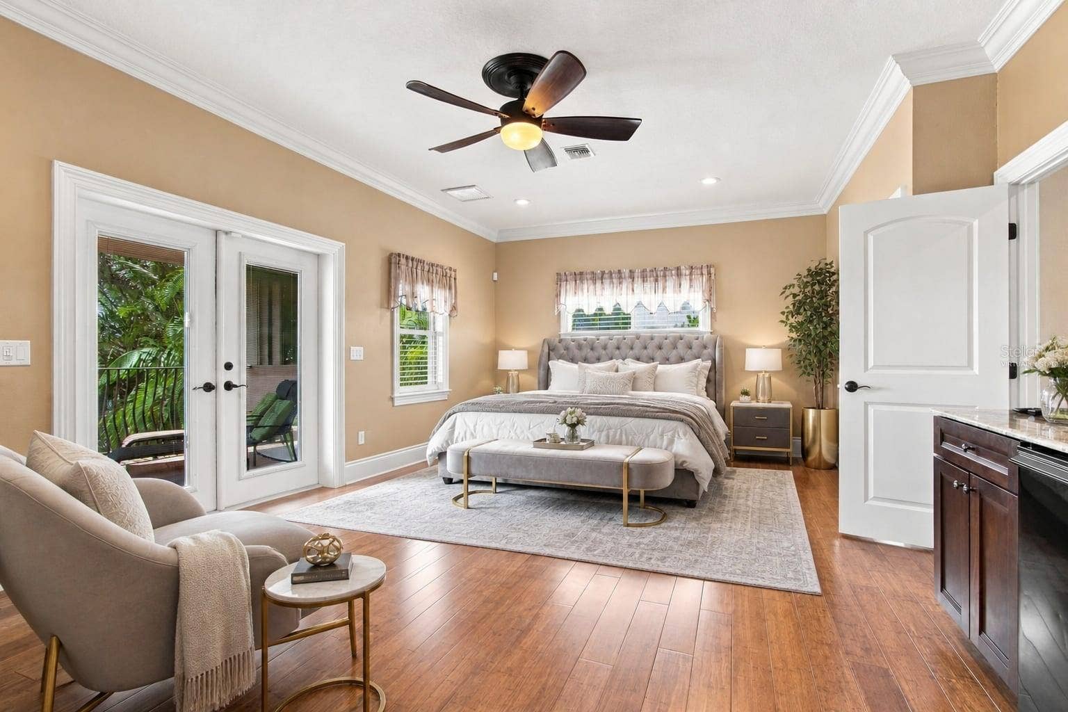 11220 8TH STREET E, Treasure Island, FL 33706 virtually staged