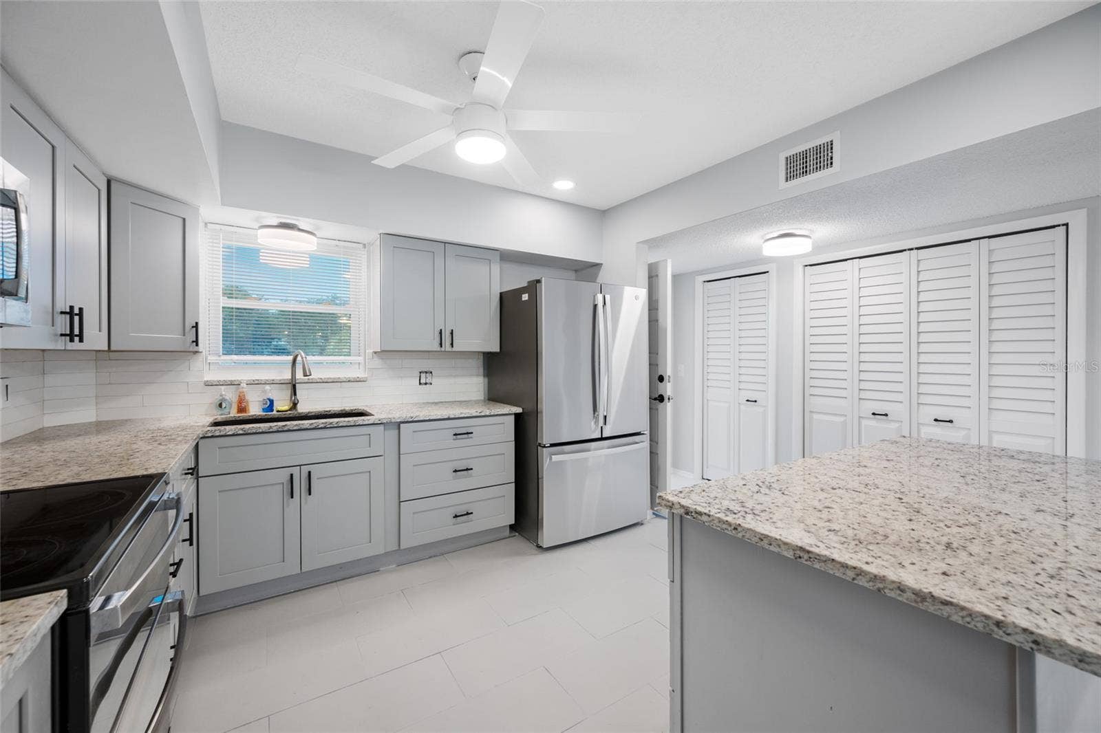 2258 WORLD PARKWAY BOULEVARD W, #40, Clearwater, FL 33763