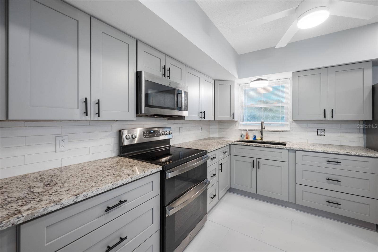 2258 WORLD PARKWAY BOULEVARD W, #40, Clearwater, FL 33763