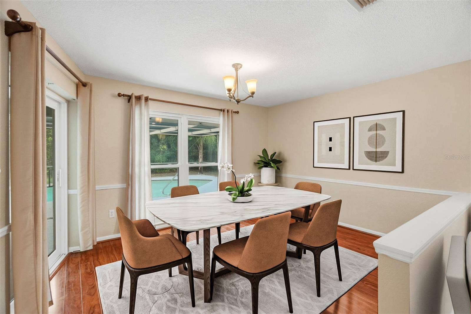 Dining area with pool access.