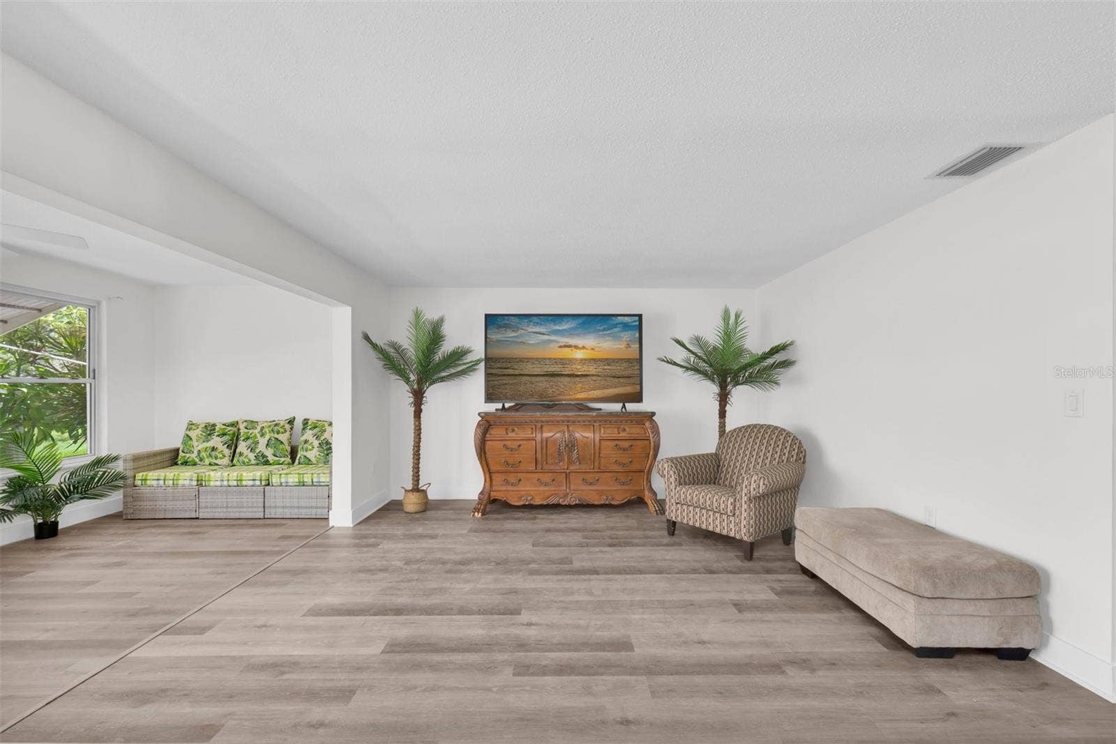 3018 59TH STREET S, #111, Gulfport, FL 33707 LIVING ROOM