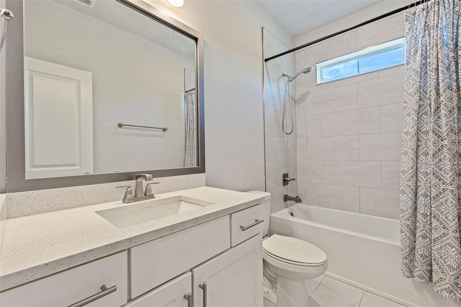 4626 10TH AVENUE N, St Petersburg, FL 33713 Upstairs Bath.