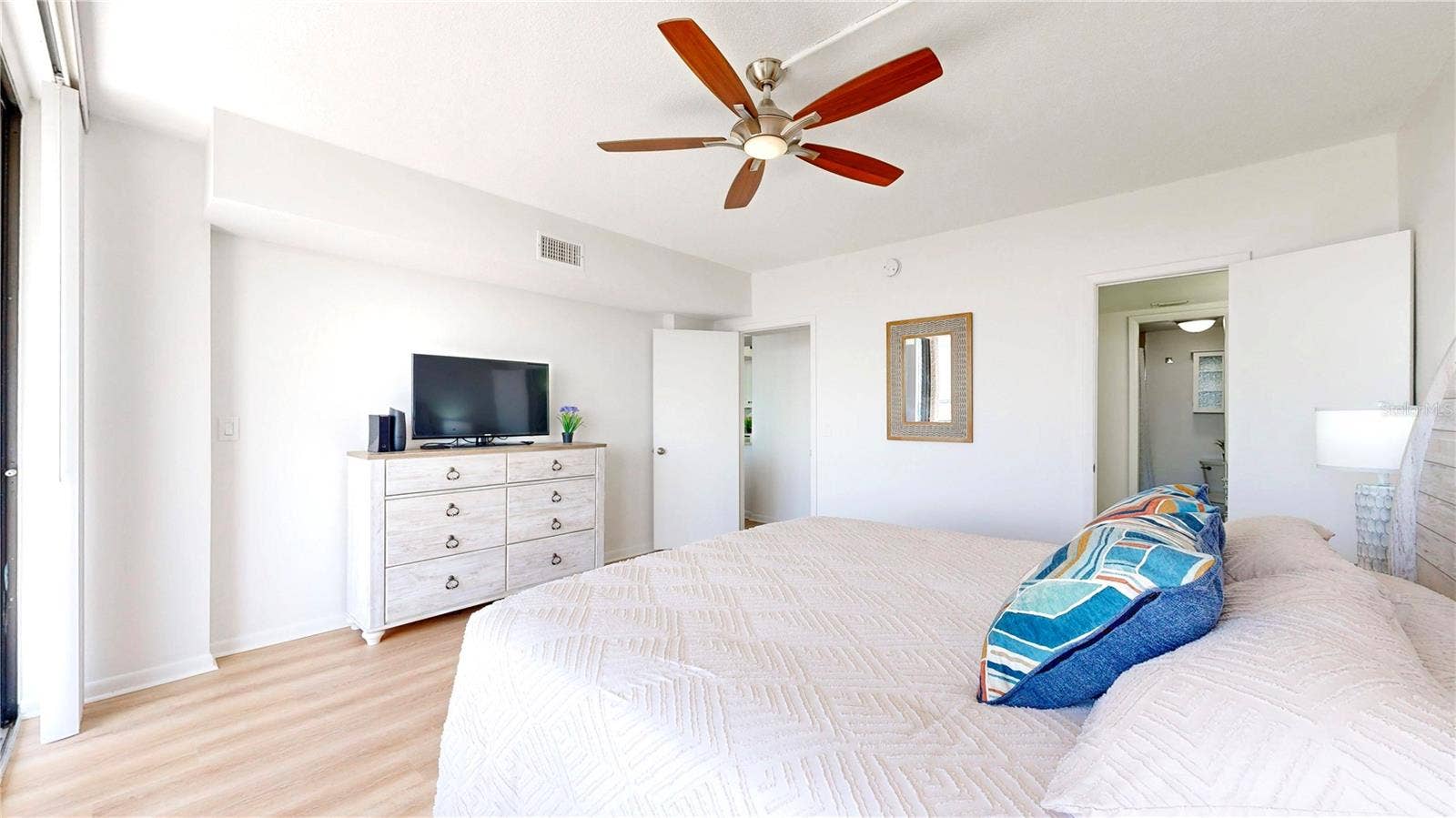 5396 GULF BOULEVARD, #909, St Pete Beach, FL 33706 5396 GULF BOULEVARD, #909, St Pete Beach, FL 33706