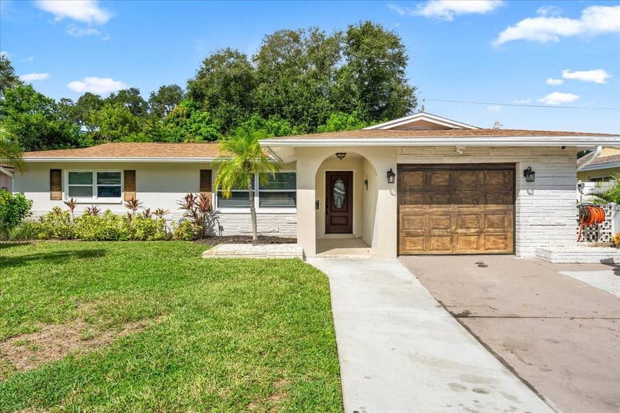 Property photo for 490 E LAKE DRIVE, Largo, FL