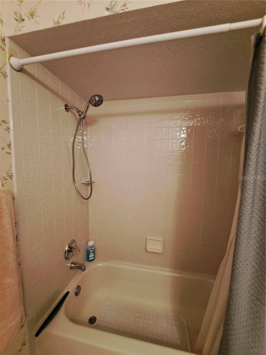 5316 LOCHMEAD TERRACE, Zephyrhills, FL 33541 2nd bath bath tub with shower