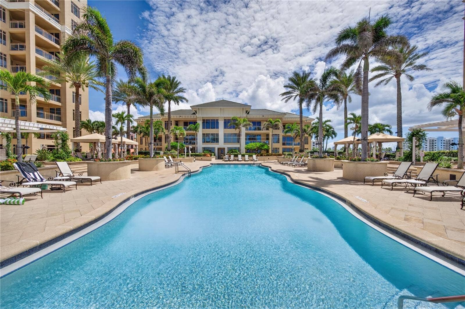 11 BAYMONT STREET, #807, Clearwater, FL 33767