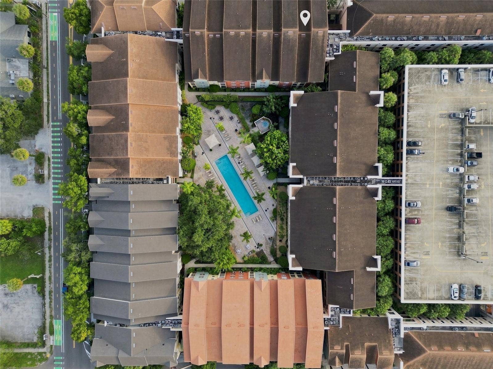 2410 W AZEELE STREET, #216, Tampa, FL 33609 Community pool