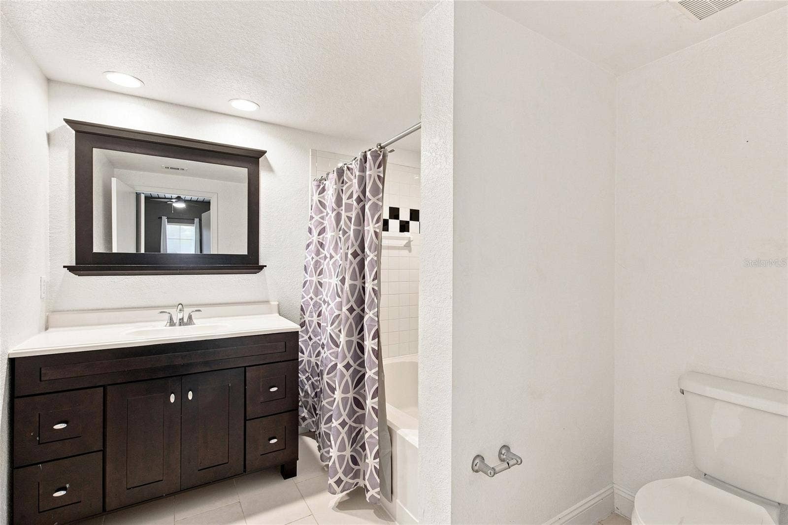 2410 W AZEELE STREET, #216, Tampa, FL 33609 2410 W AZEELE STREET, #216, Tampa, FL 33609