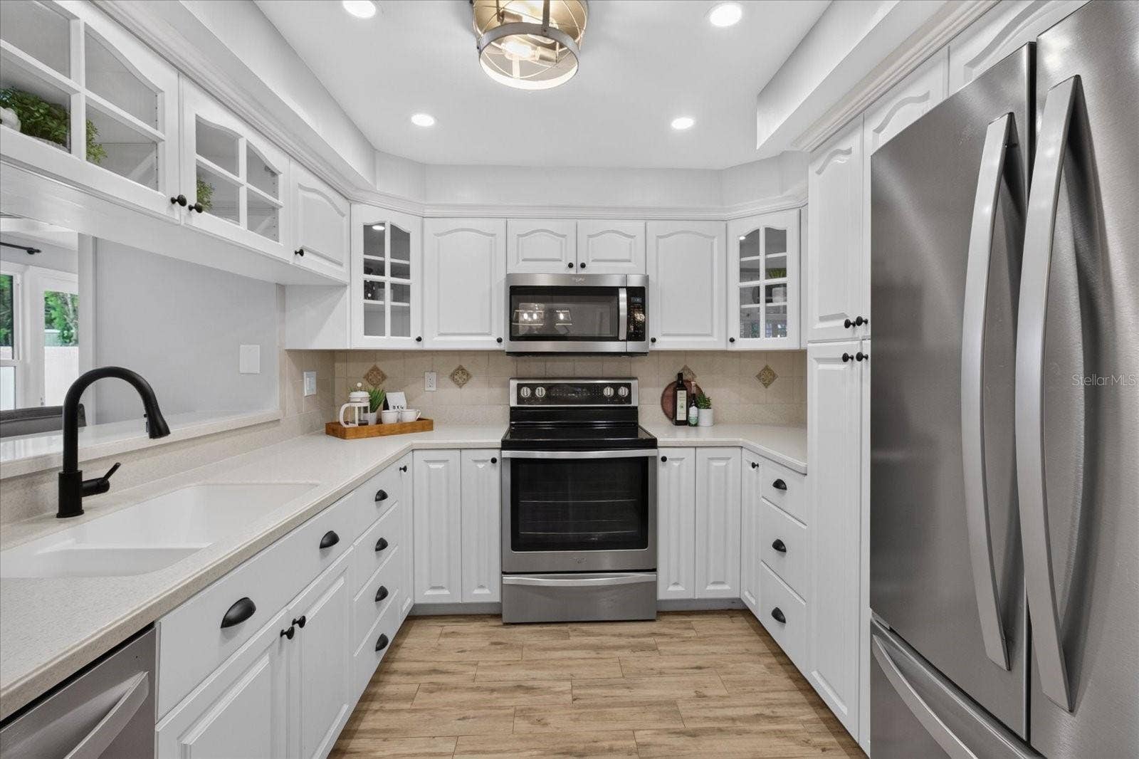 3350 HUNT CLUB DRIVE, Clearwater, FL 33761 Beautiful Bright Kitchen