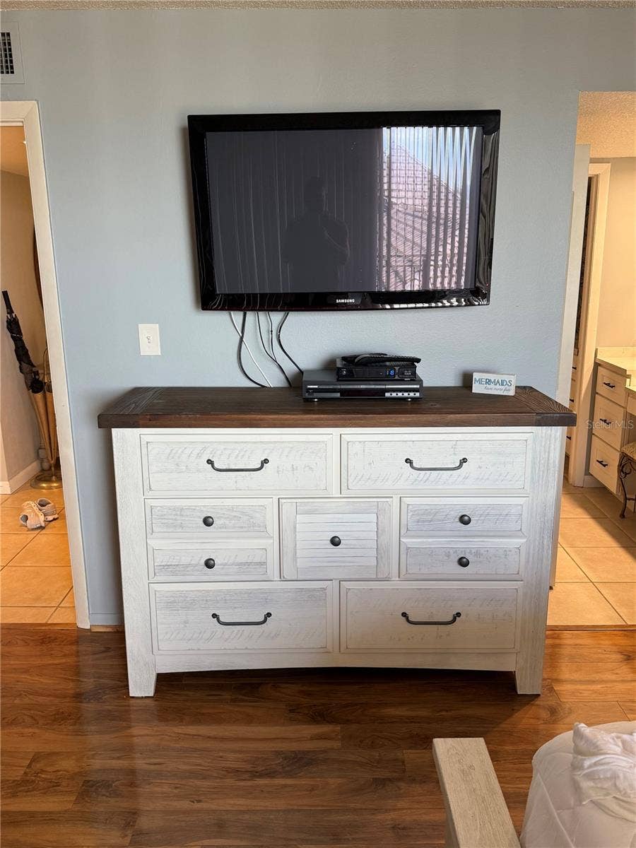 7600 BAYSHORE DRIVE, #205, Treasure Island, FL 33706 7600 BAYSHORE DRIVE, #205, Treasure Island, FL 33706