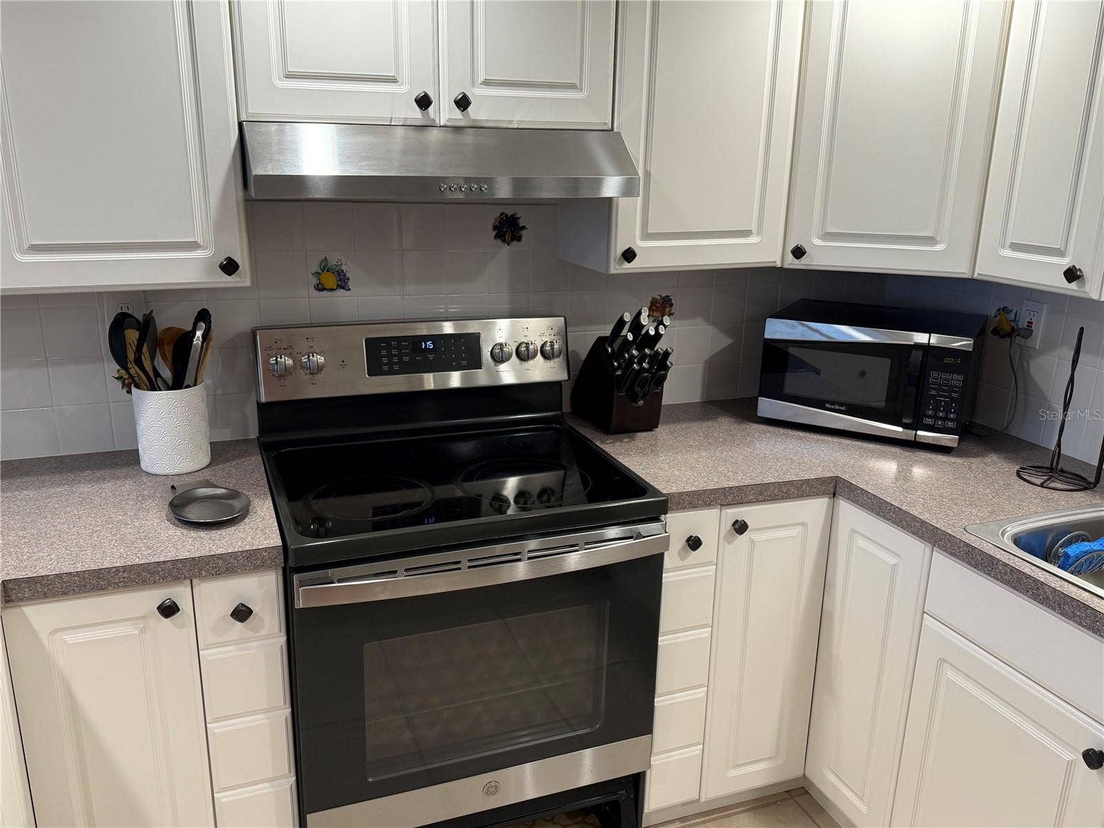 7600 BAYSHORE DRIVE, #205, Treasure Island, FL 33706 7600 BAYSHORE DRIVE, #205, Treasure Island, FL 33706