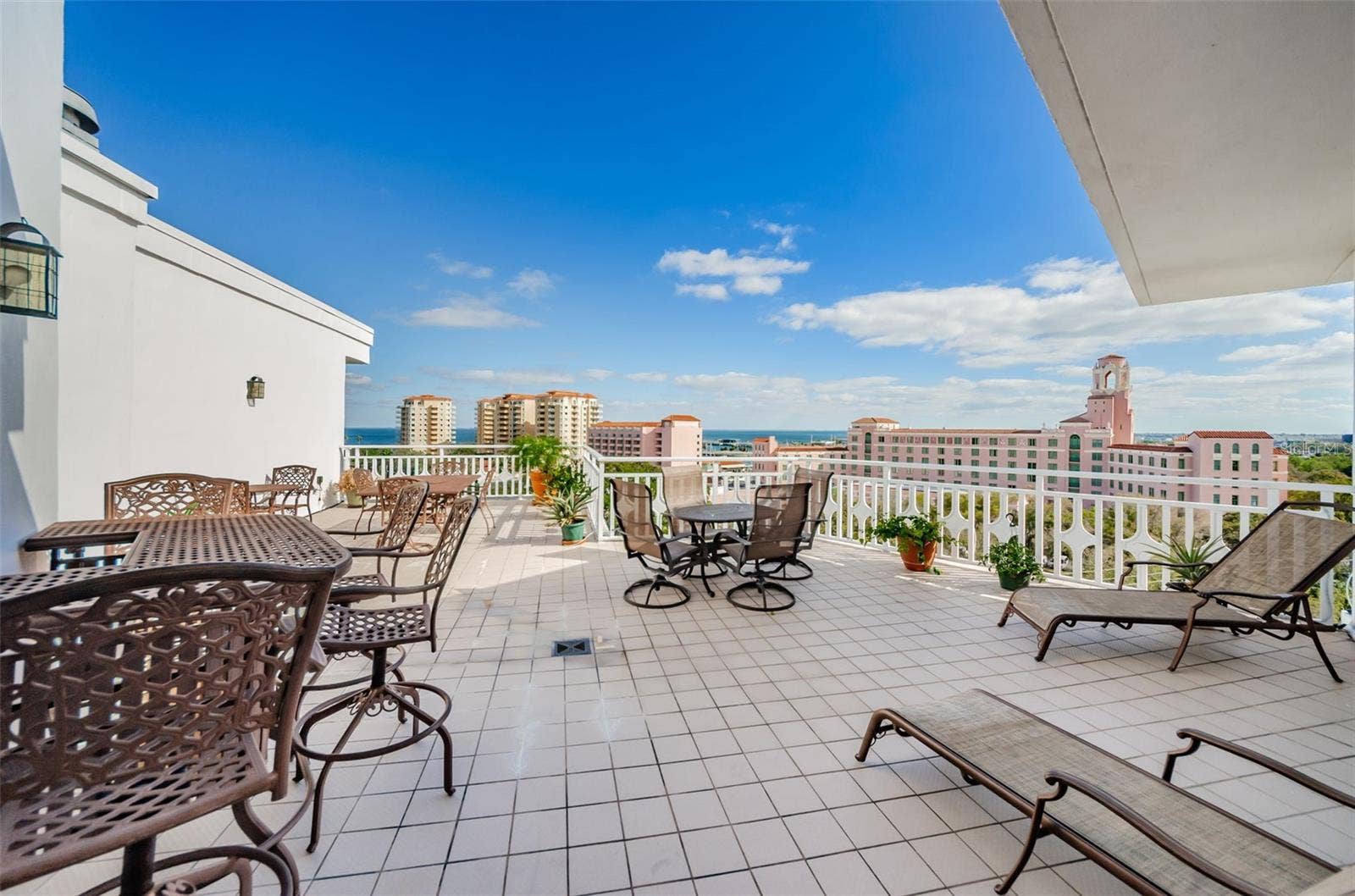 700 BEACH DRIVE NE, #308, St Petersburg, FL 33701 Rooftop Sundeck for Social gatherings and spectacular views!